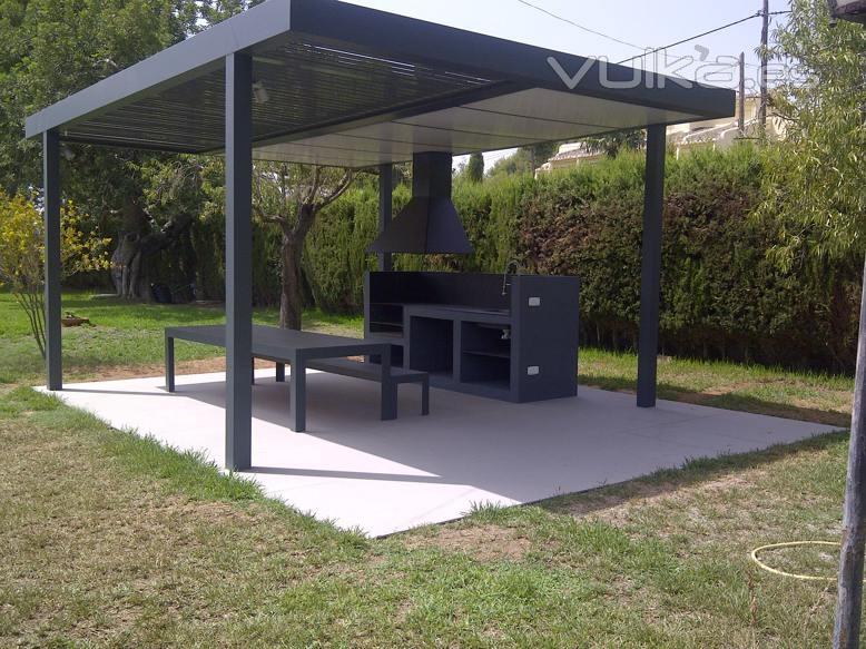 Pérgola y barbacoa de diseño en La Eliana