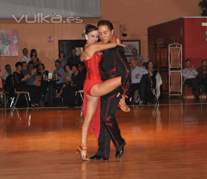 Actuación de bailarines profesionales. Alberto y Marta