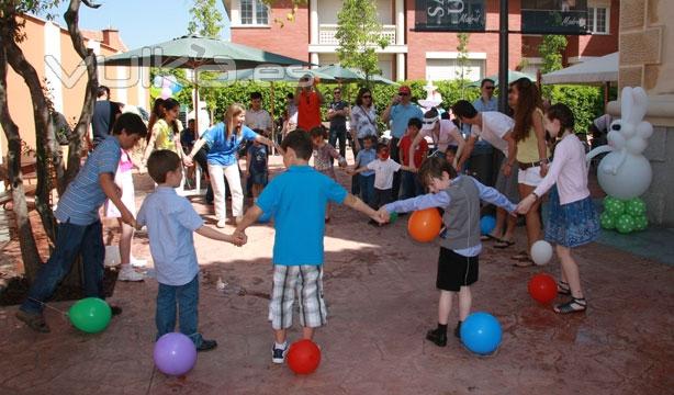 Fiesta de los Huevos (Easter Egg Hunt) 2013