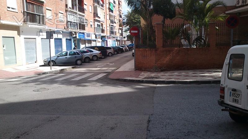 La calle esquina a la Iglesia