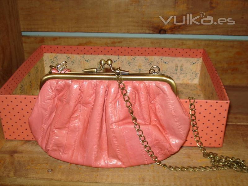 BOLSO BECKSÖNDERGAARD CON CADENA DE PIEL DE ANGUILA EN COLOR CORAL 