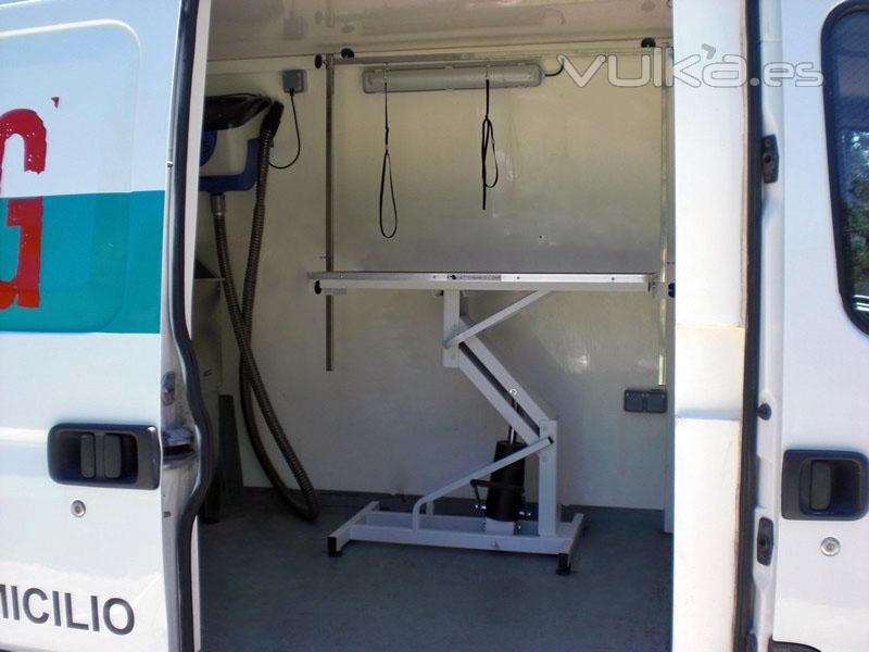 Unidad movil de peluqueria canina a domicilio