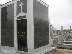 Panteon en cementerio de nuestra senora de la almudena - madrid