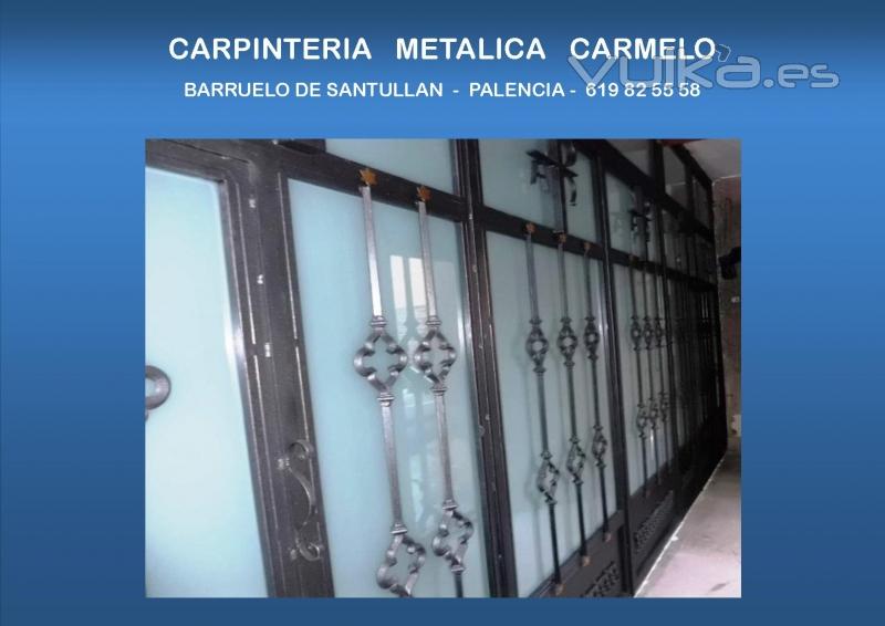 Puerta de forja y cristal en Iglesia - Barruelo