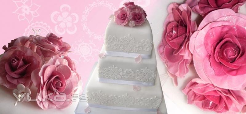 www.tartasconarte.com Tarta de boda 3 pisos rosas modeladas a mano con azucar