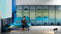 Muebles juveniles life box donde se ha montado un amplio vestidor abierto