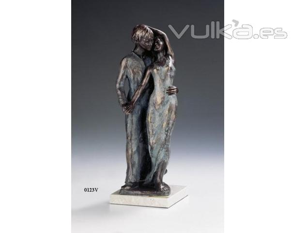 Figura Pareja, con acabos en bronce. LLus Jord.