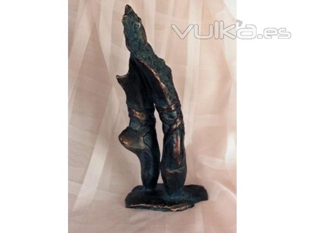 Figura Danza Verde, con acabos en bronce. LLus Jord.