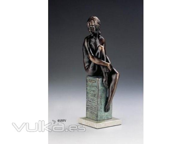 Figura Sonia Verde, con acabos en bronce. LLus Jord.