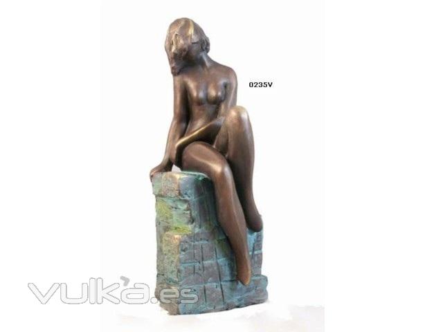 Figura Brisa, con acabos en bronce. LLus Jord.