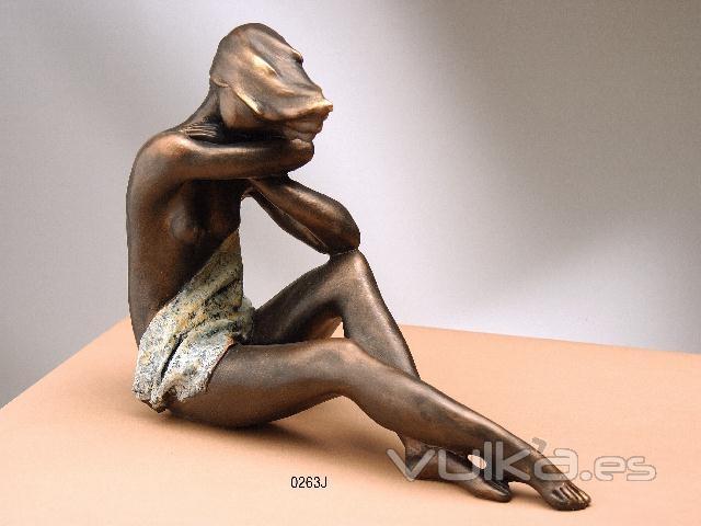 Figura Chica Jaspeada, con acabos en bronce. LLus Jord.