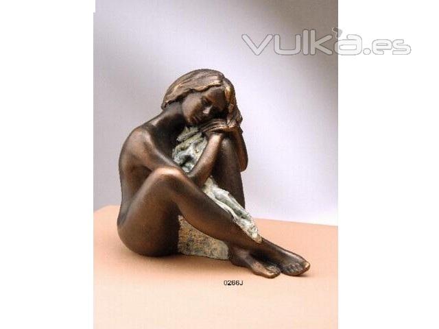 Figura Desnudo Jaspeada, con acabos en bronce. LLus Jord.