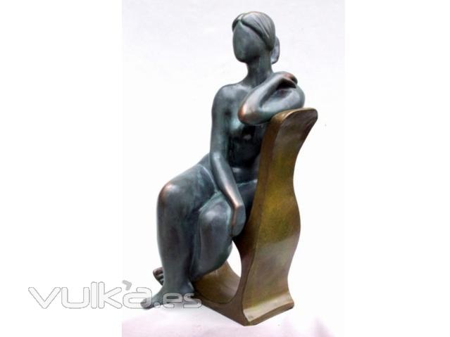 Figura Desnudo Sentado, con acabos en bronce. LLus Jord.