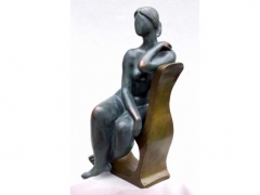 Figura desnudo sentado, con acabos en bronce. llus jord.