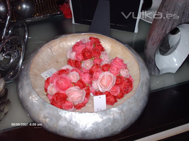 centra de nacar 50x10 cm 37 EUR,bolas de flores 9 cm 9EUR