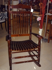 Mecedora de madera 135 eur