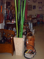 Jarron madera y canas de bambu