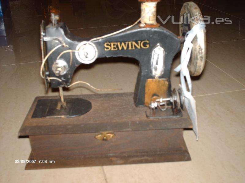 maquina de coser antigua de metal 