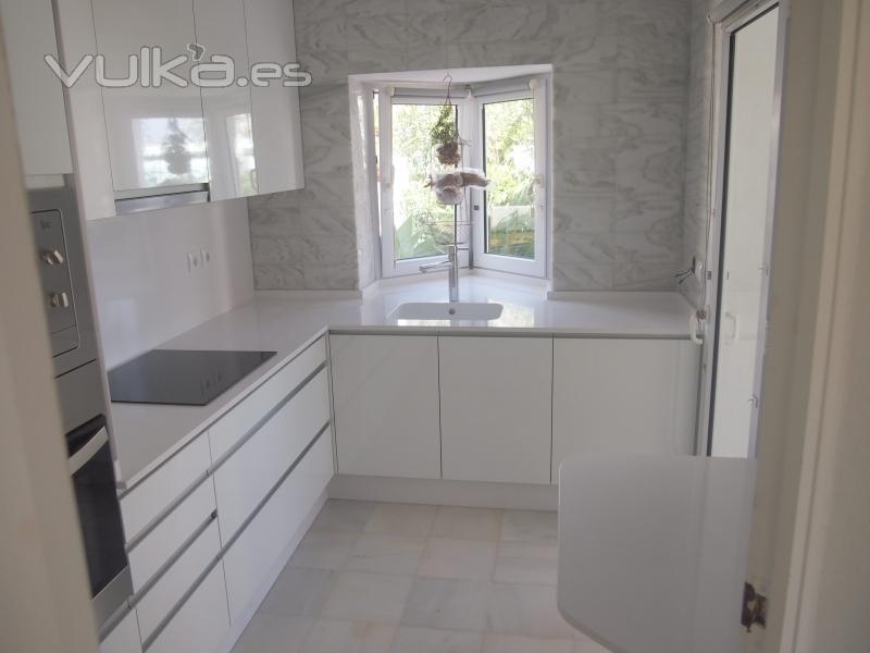 Cocina Formica Blanca, silestone blanco