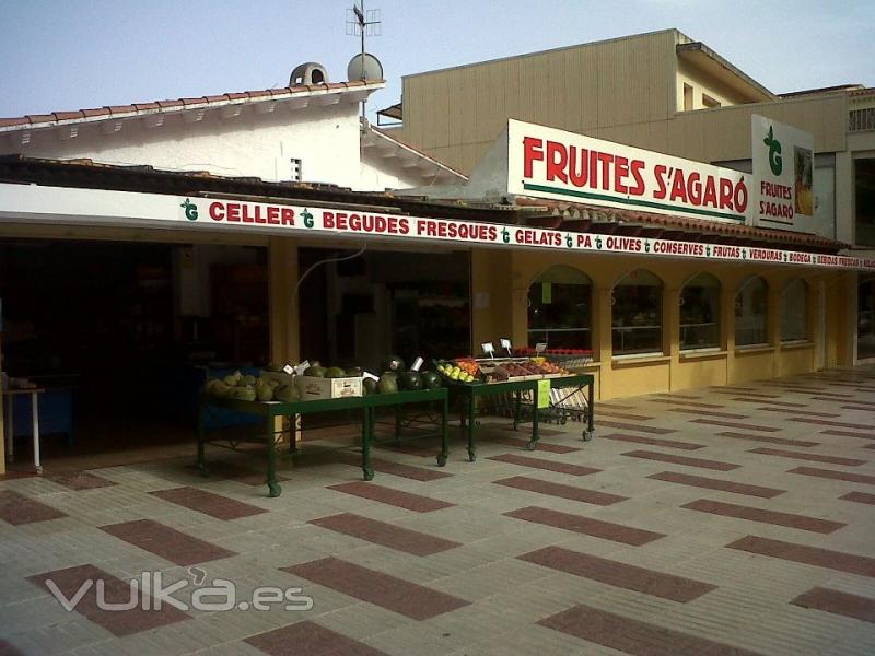 Fachada del establecimiento al inicio de su dcimo aniversario. Junio del 2012