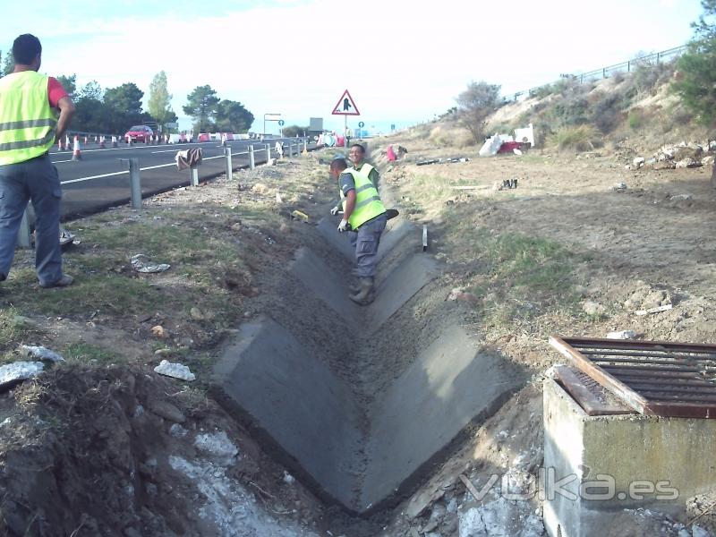 Hormigonado de Cunetas en V.