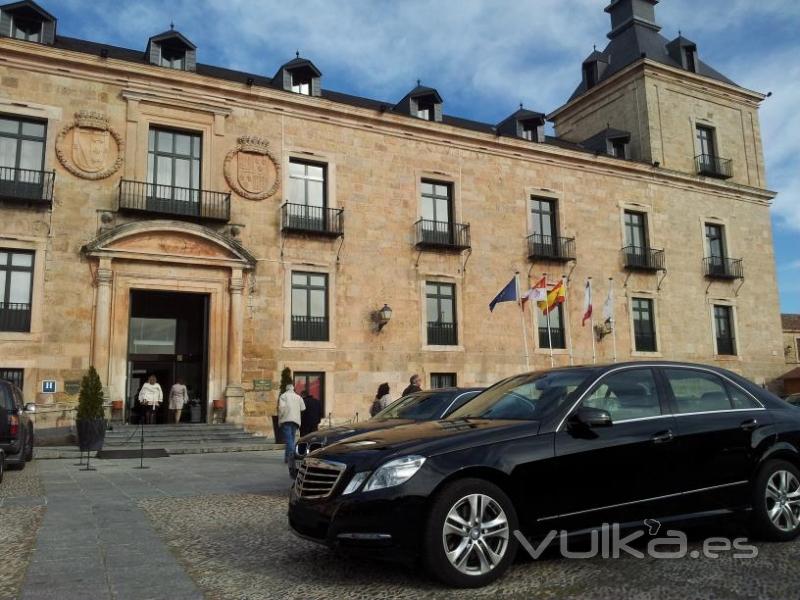 Taxi Mercedes burgos. Parador de Lerma