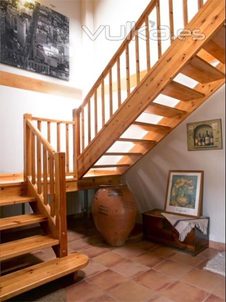 Escalera de madera rstica