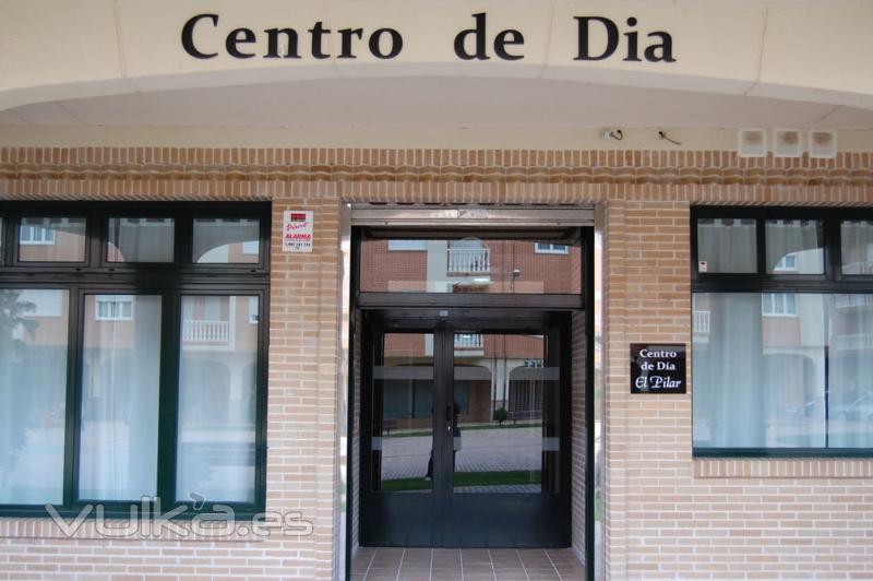 Entrada del Centro de día El Pilar, La Bañeza, León