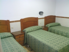 36 EUR , Habitación triple.