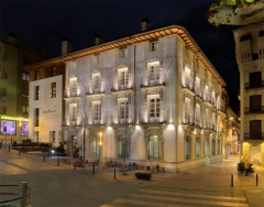 Hotel spa san ramon fachada nocturna iluminada