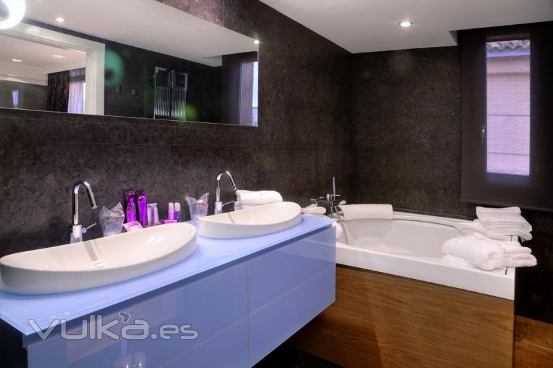 Baño Suite con jacuzzi/hidromasaje redondeo para parejas