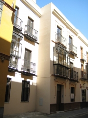 Rehabilitacin 4 Viviendas y Local en Sevilla