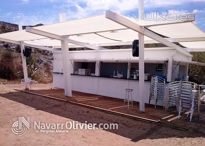 Chiringuito de madera con pergola en Cala Reona. NavarrOlivier.com