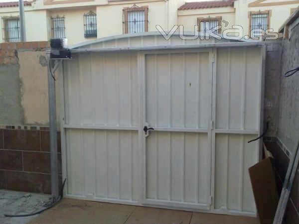 Puerta automatizada,para la entrada de una vivienda particular