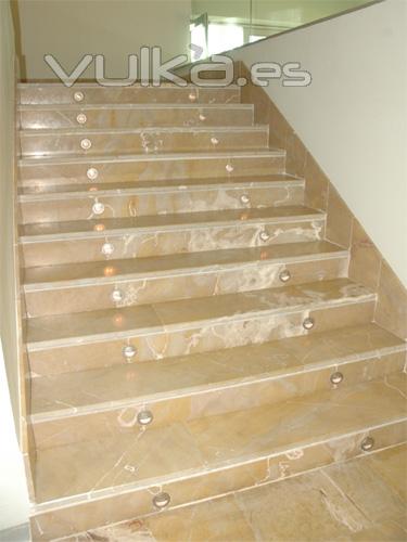 escalera marmol amarillo mares