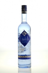 Se trata de una ginebra Premium, de 44,0 % alc./vol., obtenida por destilación cuádruple