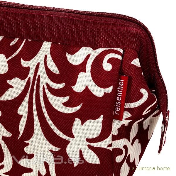 Reisenthel neceser travelcosmetic baroque ruby 1 - La Llimona home