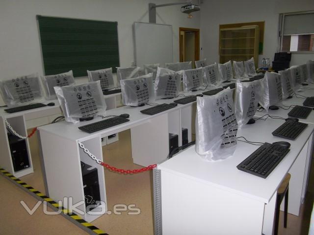 Ordenadores de un aula de informtica suministrados por Terreno PC