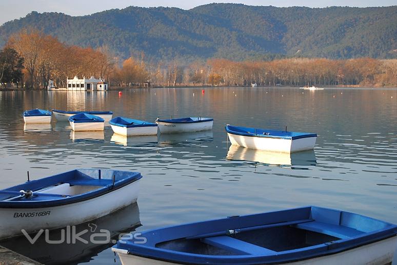 el Lago de Banyoles, a 2 km. de la casa