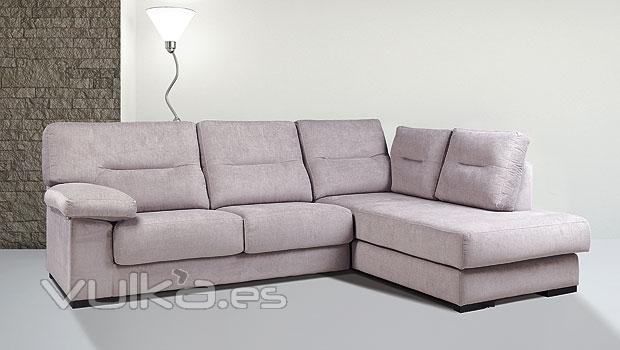 Bonito sofa en color claro