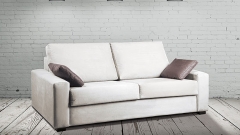 Moderno sof con unos bonitos cojines