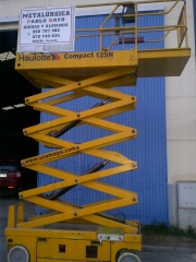 Trabajos y alquiler de plataforma elevadora