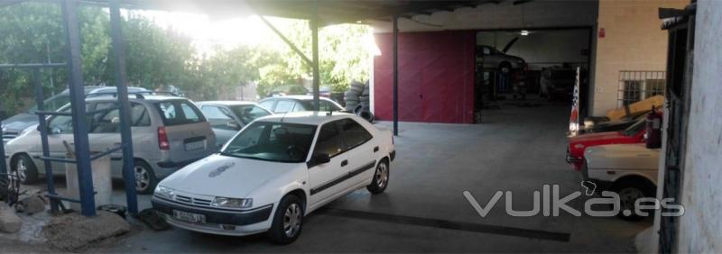 Parking techado para tu comodidad y seguridad