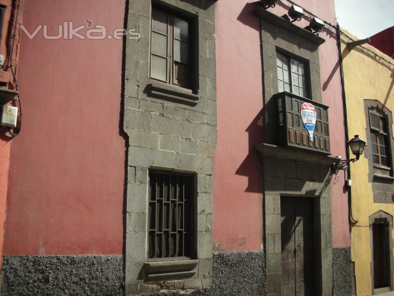 VEGUETA. Casa colonial a reformar. 500 m2