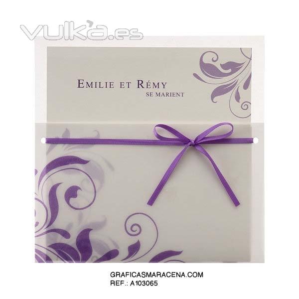 Elegante invitación de boda con tonos morados