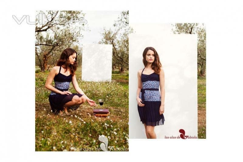 Se puede ver en http://lasalasdefabiola.com/colecciones/moda-vintage-b2b/f10-c21