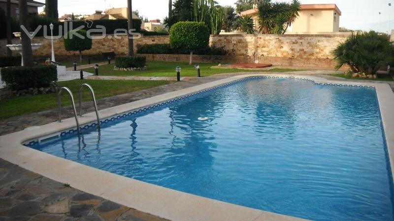 mantenimiento de jardines y piscinas en Sevilla