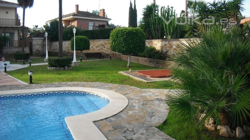 mantenimiento de jardines y piscinas en Sevilla