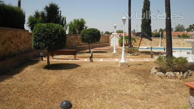 mantenimiento de jardines y piscinas en Sevilla