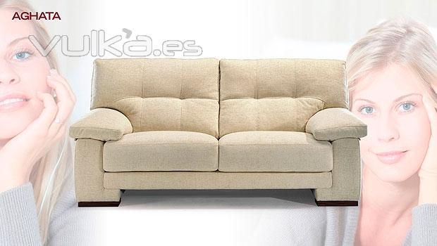 Clasico sofa de 2 plazas en color beige